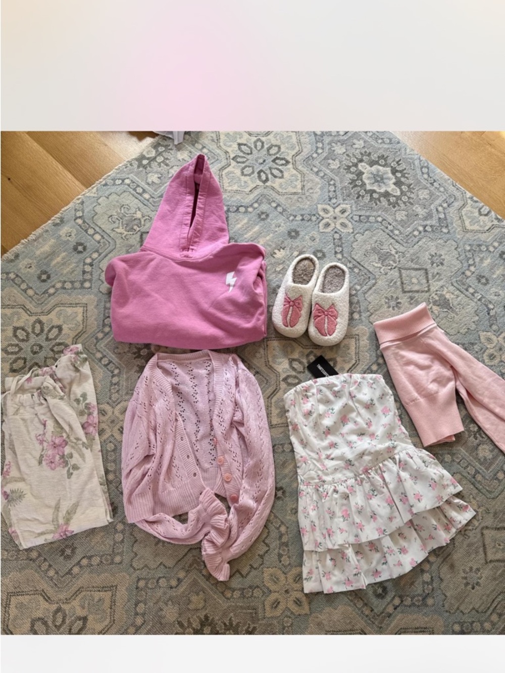 Pink bundle of 6 pieces.